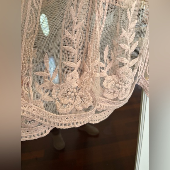 POL Sheer Floral Lace Kimono Robe in Blush - Picture 7 of 9